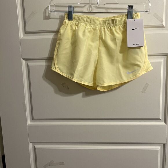 Nike Dri-FIT Tempo Girls Yellow‎ Athletic Shorts Lined 6X  NWT 327358 - Picture 1 of 3